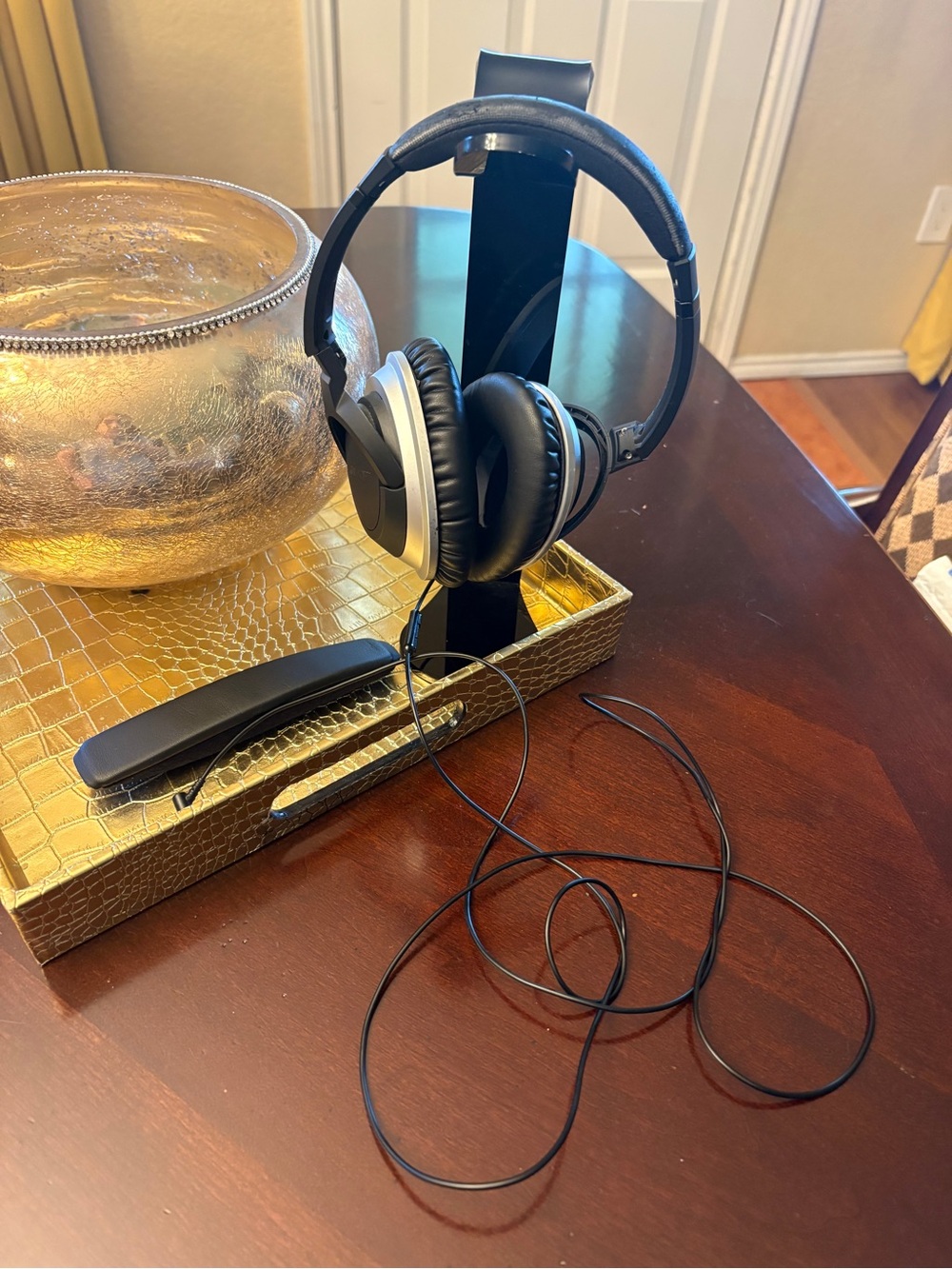 Bose Over-Ear Wired Headphones in Black and Silver whit stand